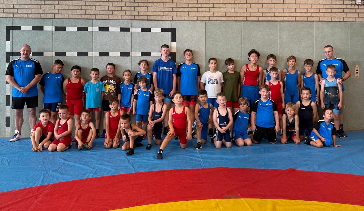 Mehr über den Artikel erfahren Trainingswettkämpfe in der Rathaushalle Nachwuchsringer des KSV Malsch und KSV Östringen am 12.Juli