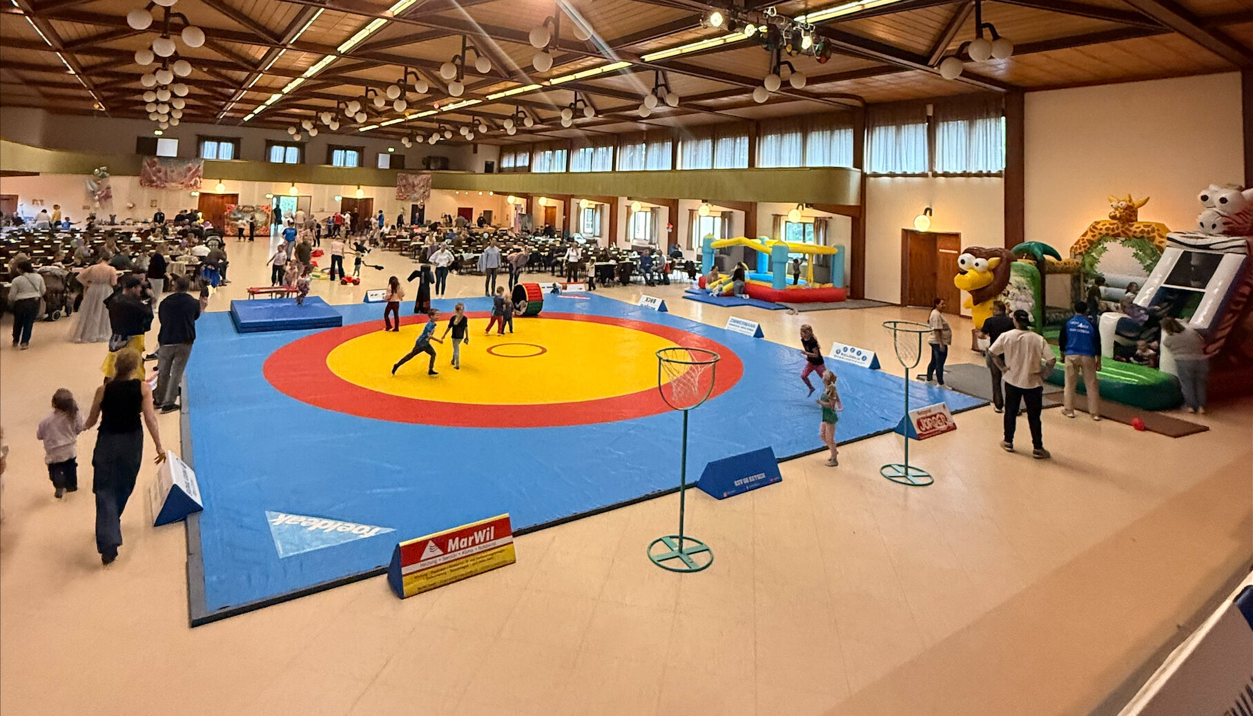 Du betrachtest gerade Strahlende Kinderaugen beim 2. Kinderfest des KSV Ketsch in der Rheinhalle